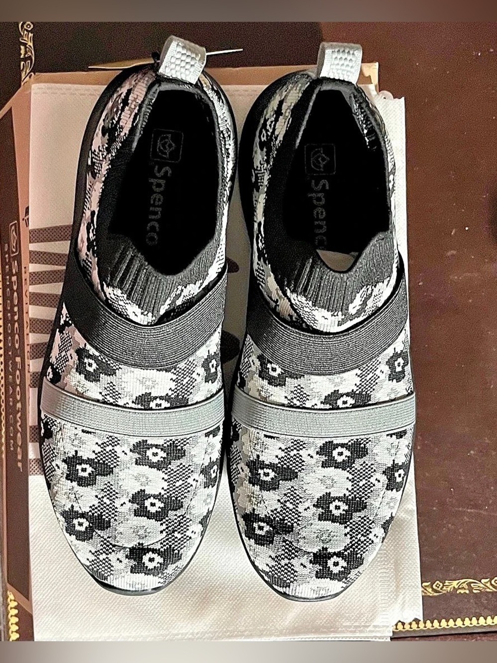 Spenco Footwear Karma Stretch Floral Sneakers Black & White US 8.5B NWT
